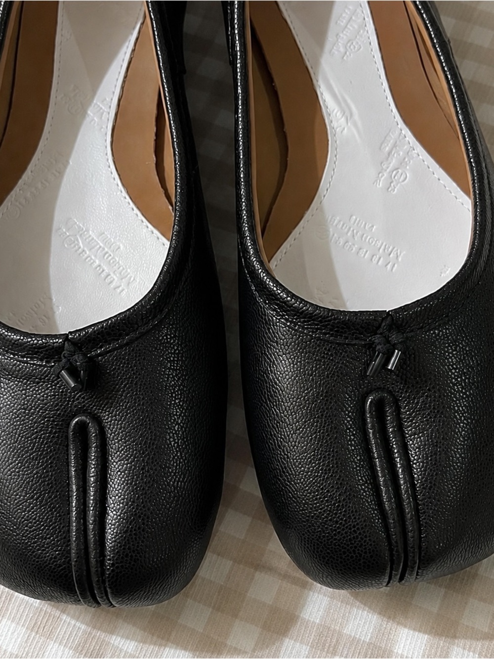 Maison Martin Margiela Black Split-Toe Leather Flats - Picture 3 of 4